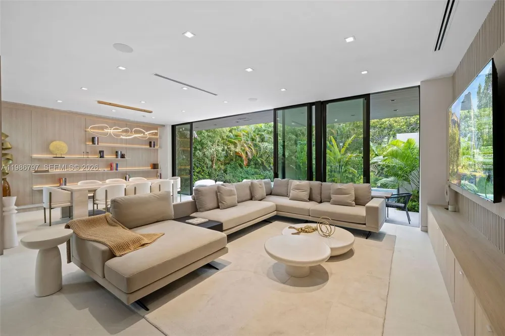 4534 Sheridan Ave Miami Beach, FL 33140
