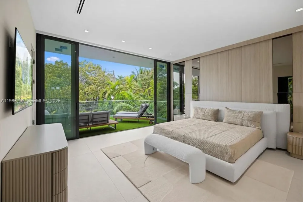 4534 Sheridan Ave Miami Beach, FL 33140