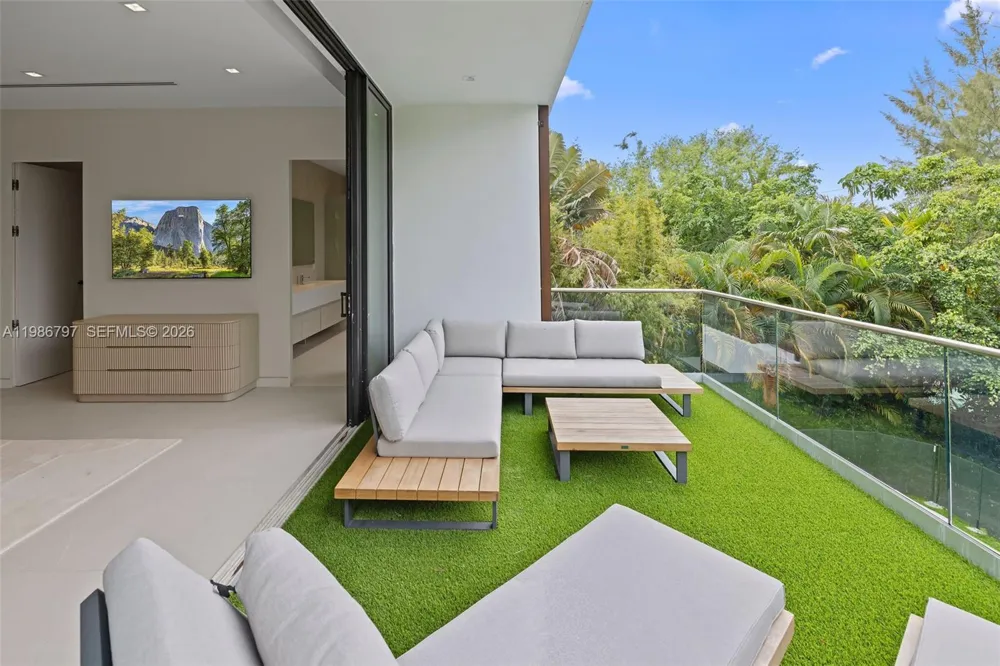 4534 Sheridan Ave Miami Beach, FL 33140