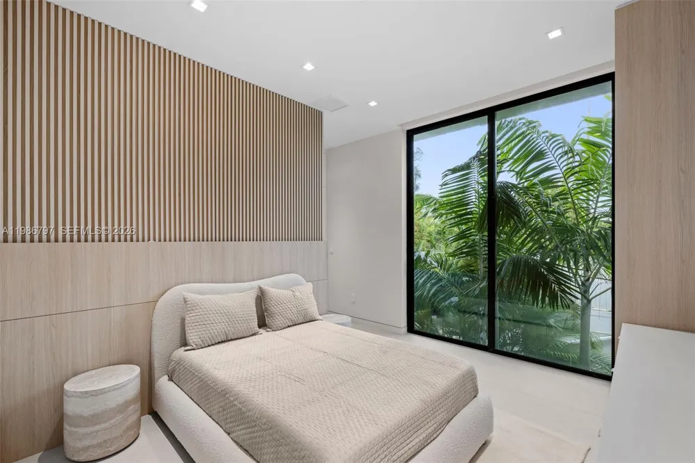 4534 Sheridan Ave Miami Beach, FL 33140