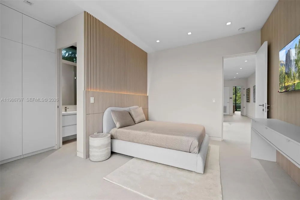 4534 Sheridan Ave Miami Beach, FL 33140