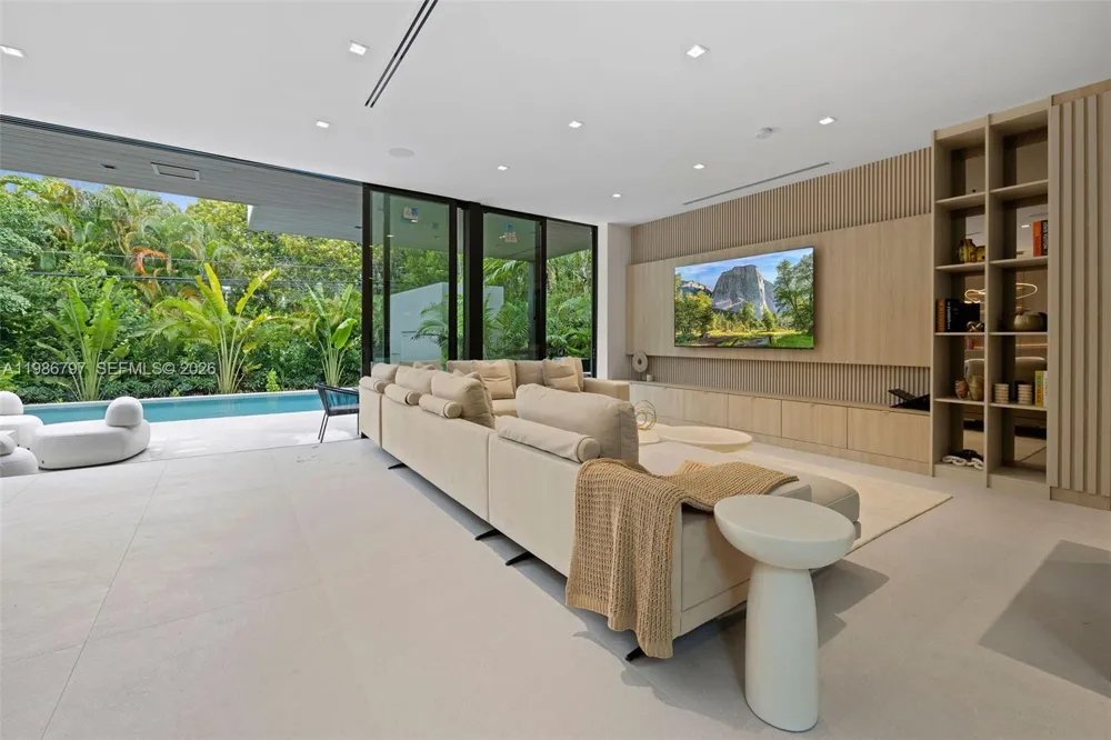 4534 Sheridan Ave Miami Beach, FL 33140