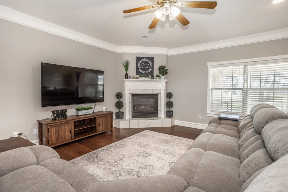 1107 Nortman Drive Lindsay, TX 76250