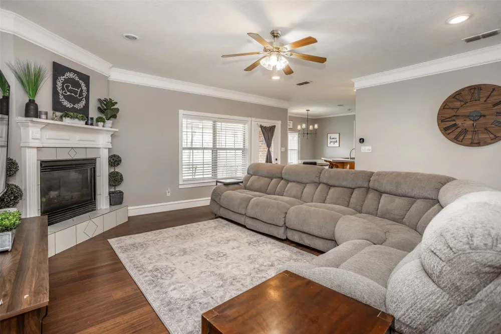 1107 Nortman Drive Lindsay, TX 76250