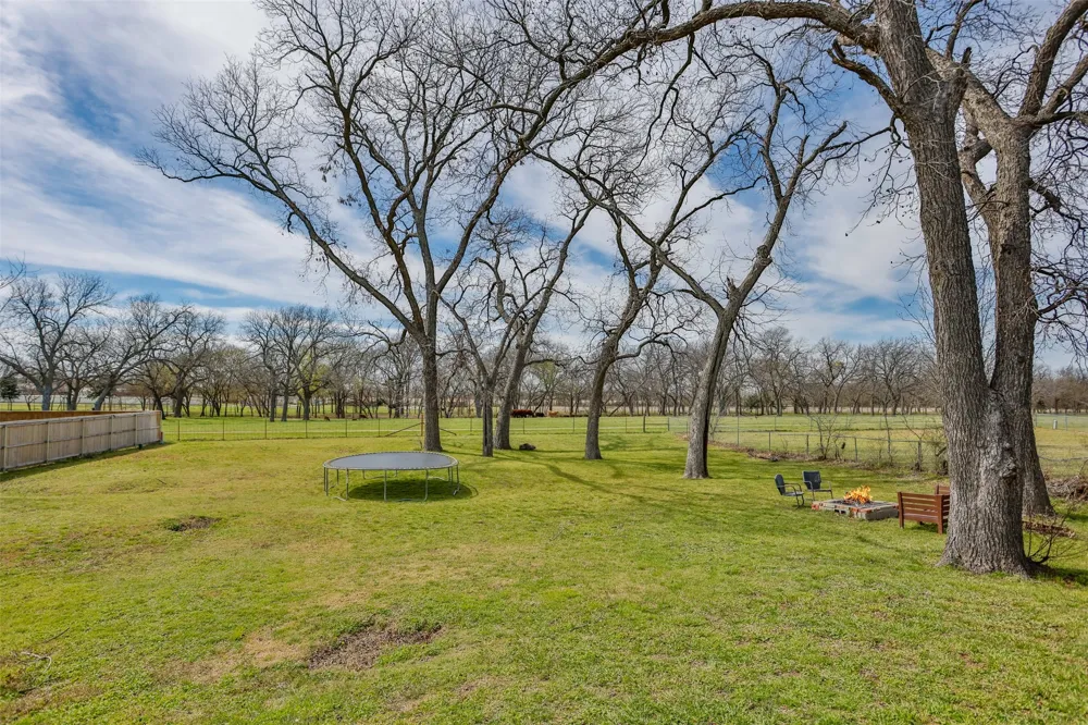 1107 Nortman Drive Lindsay, TX 76250