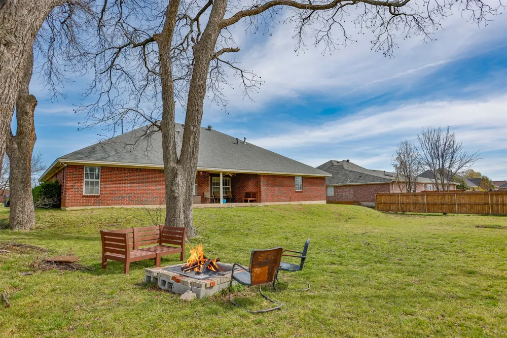 1107 Nortman Drive Lindsay, TX 76250