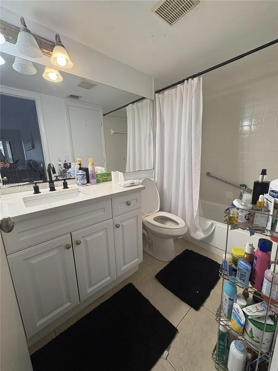 718 Sunny Pine Way #D1 Green Acres, FL 33415