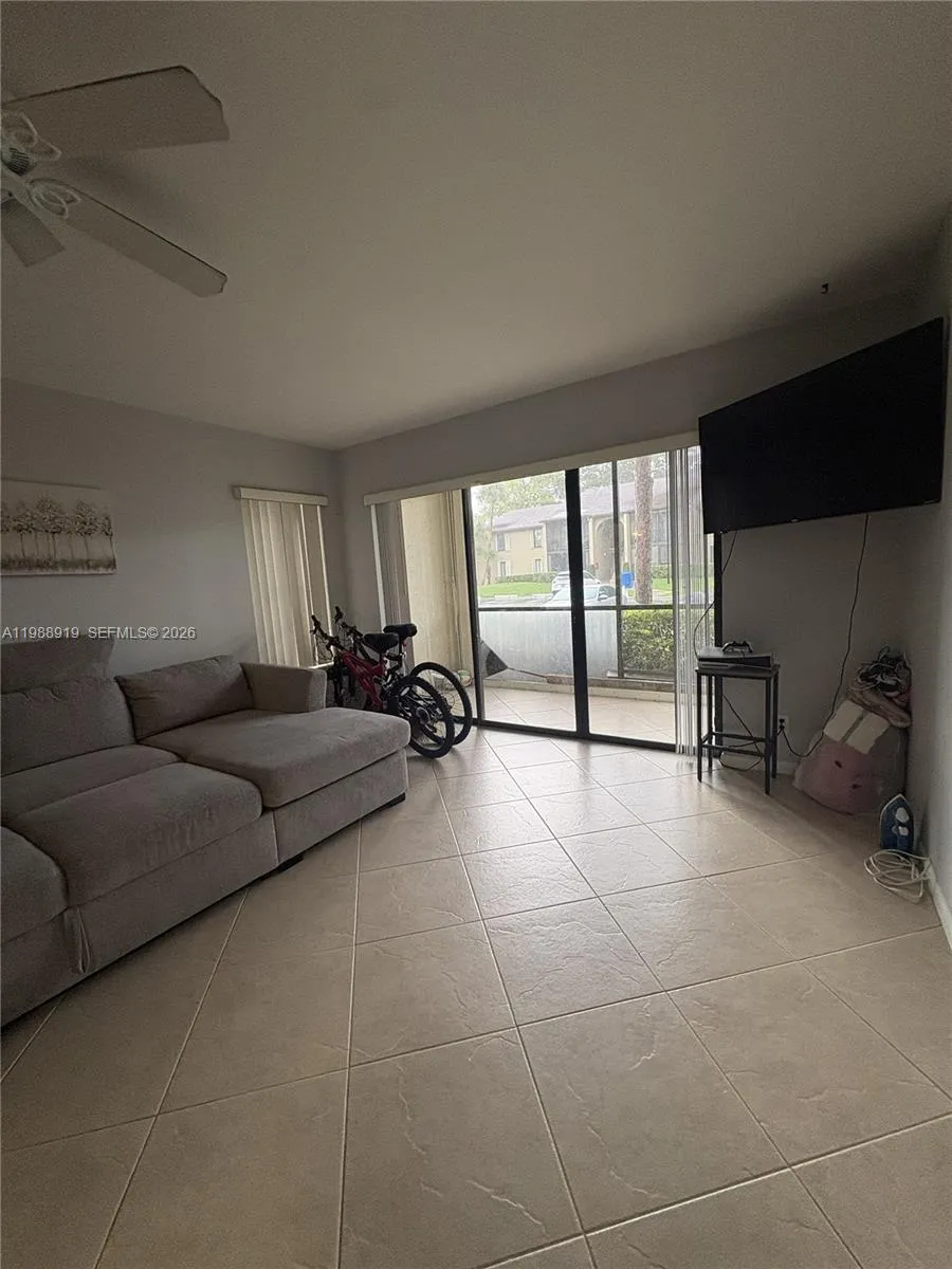 718 Sunny Pine Way #D1 Green Acres, FL 33415