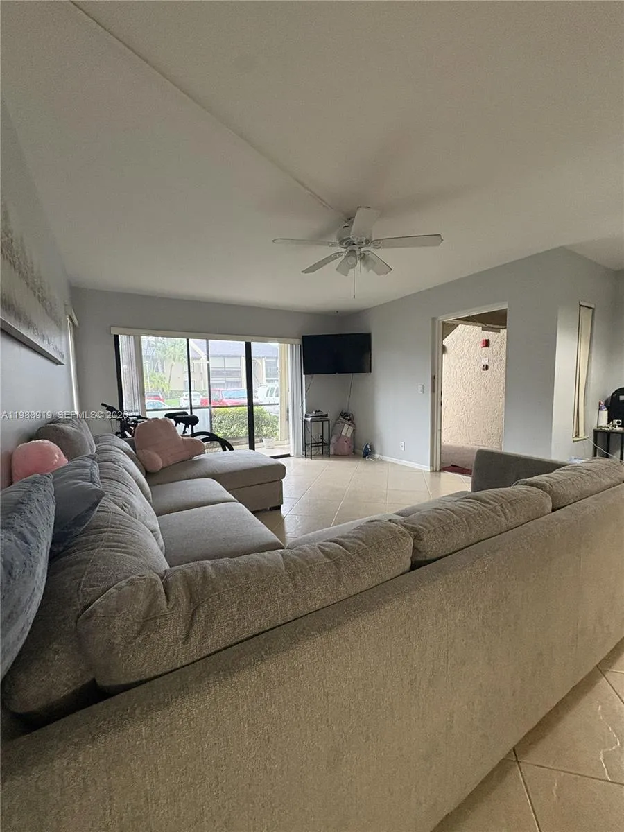 718 Sunny Pine Way #D1 Green Acres, FL 33415