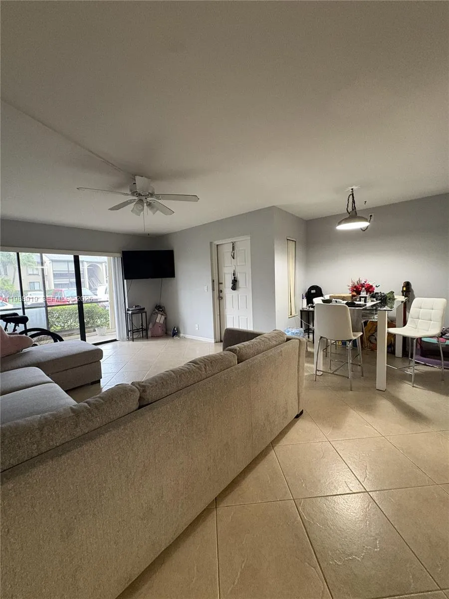 718 Sunny Pine Way #D1 Green Acres, FL 33415