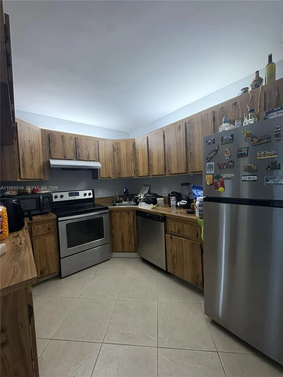 718 Sunny Pine Way #D1 Green Acres, FL 33415