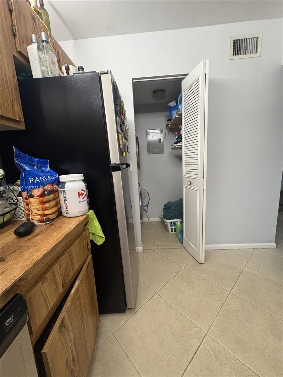 718 Sunny Pine Way #D1 Green Acres, FL 33415