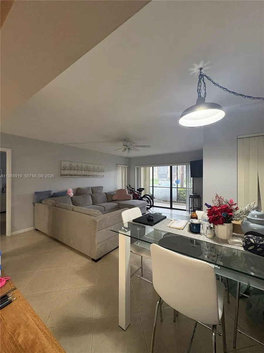 718 Sunny Pine Way #D1 Green Acres, FL 33415