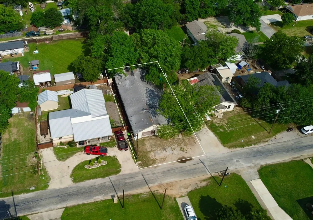 417 S Prairie St Pilot Point, TX 76258