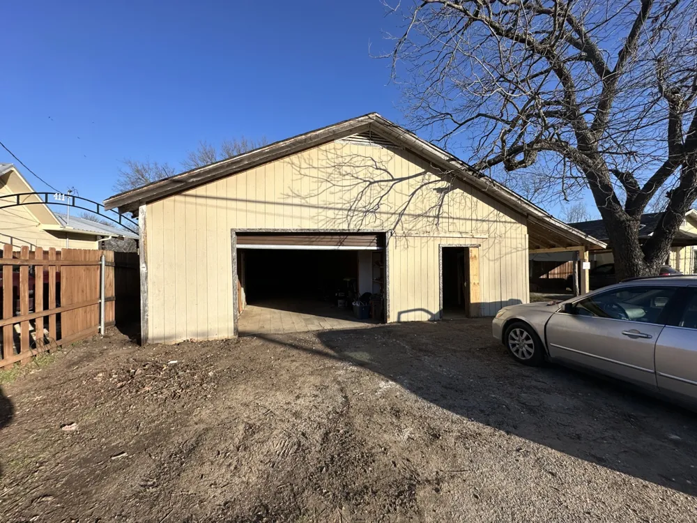 417 S Prairie St Pilot Point, TX 76258