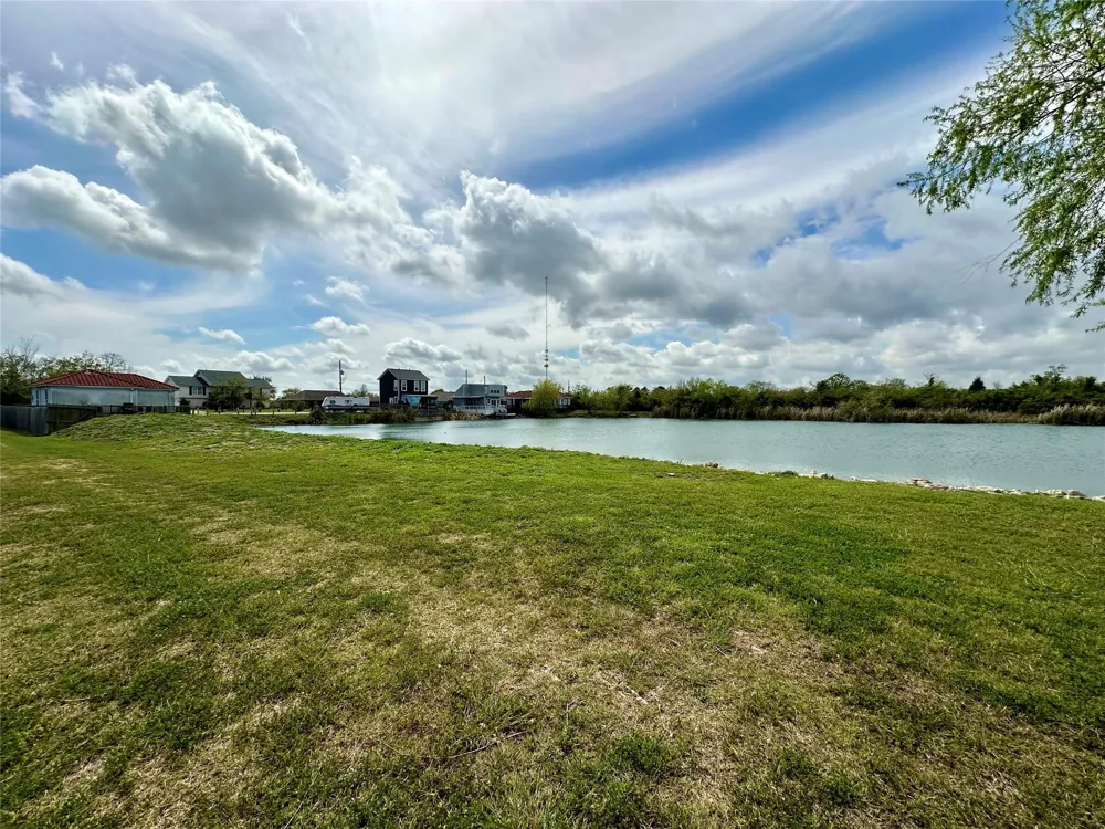 2726 Avenue D San Leon, TX 77539