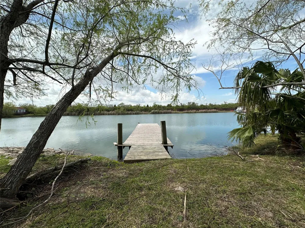 2726 Avenue D San Leon, TX 77539