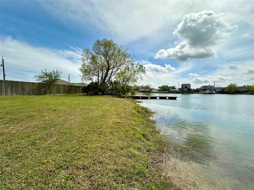 2726 Avenue D San Leon, TX 77539