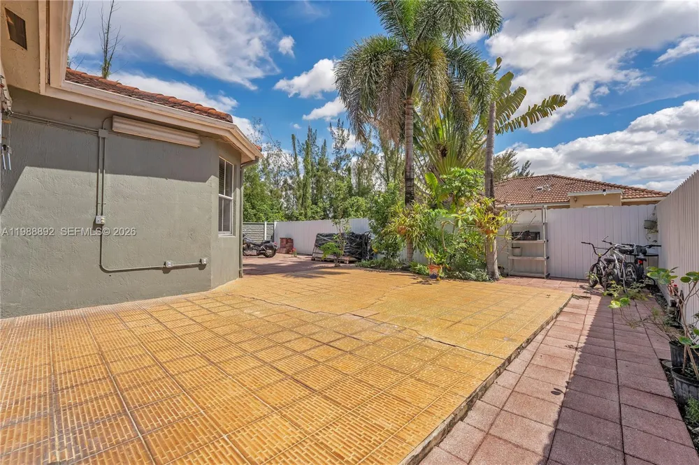 1173 NW 135th Ct Miami, FL 33182