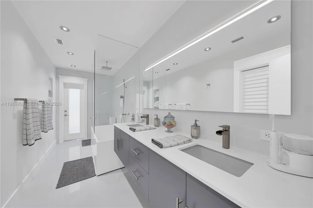 10705 SW 128th Ter Miami, FL 33176