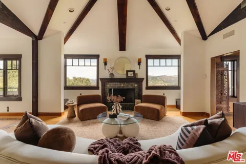 1273 Fernwood Pacific Drive