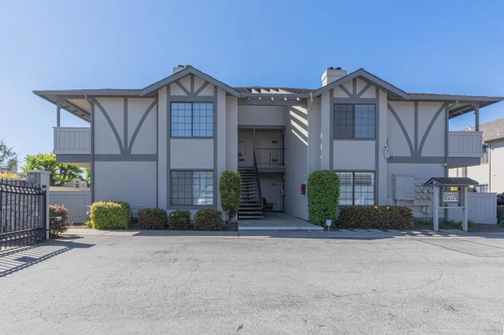 1052 Padre Drive #3 Salinas, CA 93901
