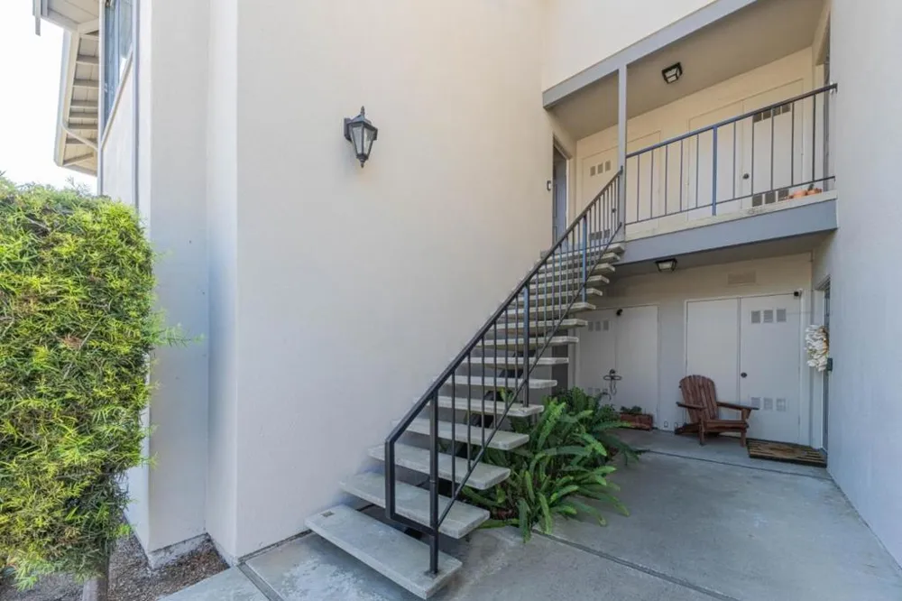 1052 Padre Drive #3 Salinas, CA 93901