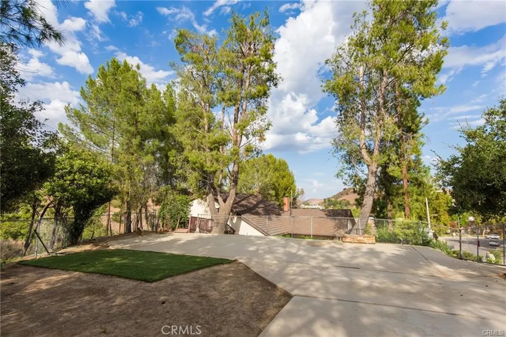 27601 Endeavor Street Agoura Hills, CA 91301