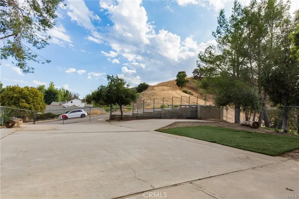 27601 Endeavor Street Agoura Hills, CA 91301