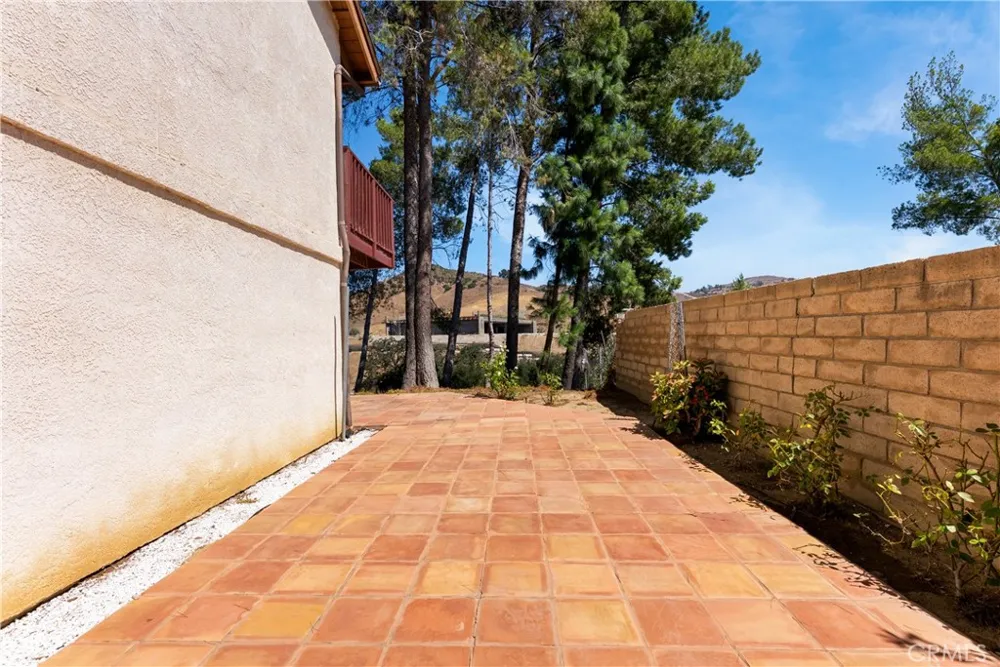 27601 Endeavor Street Agoura Hills, CA 91301