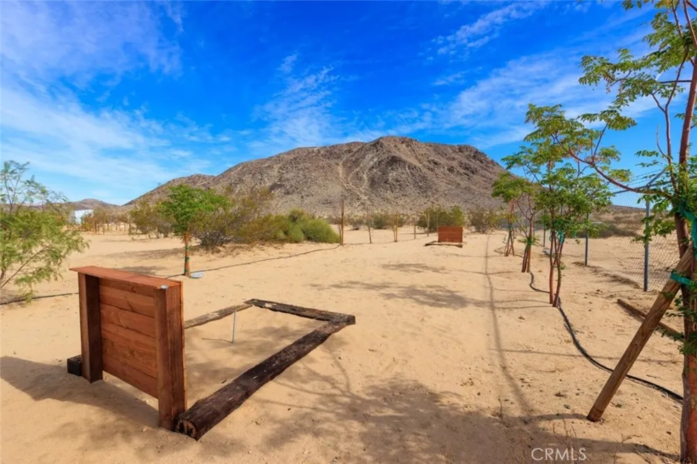 58770 Gerrie Lane Landers, CA 92285