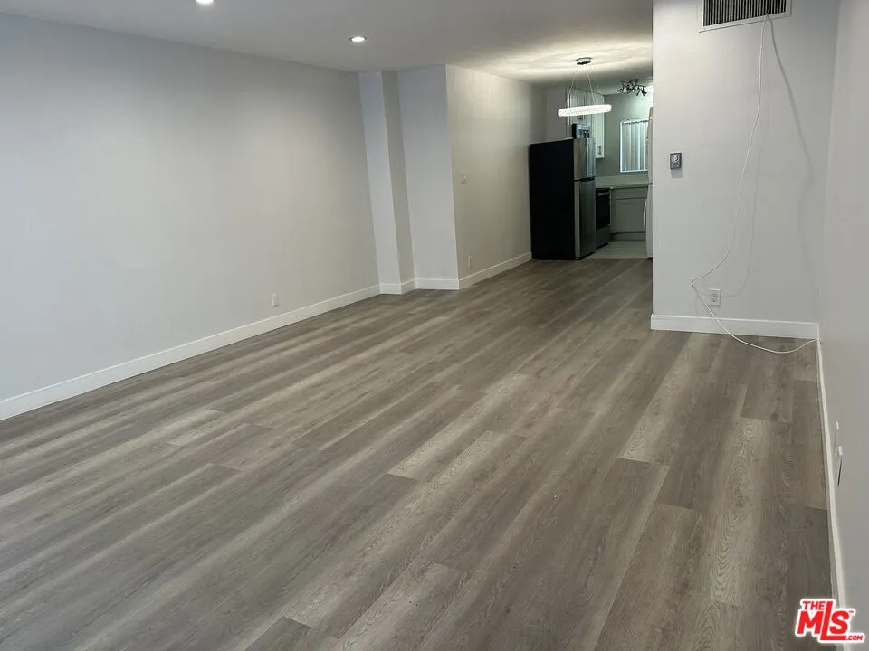 326 S Serrano Avenue #4 Los Angeles, CA 90020