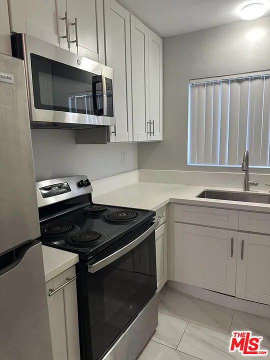 326 S Serrano Avenue #4 Los Angeles, CA 90020