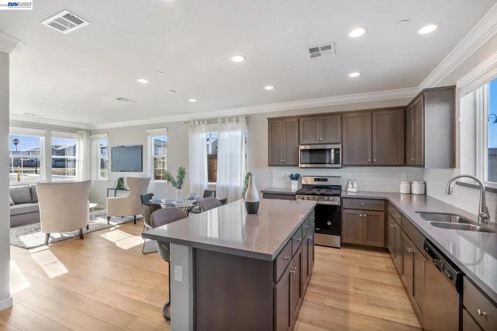 2413 Golden way Fairfield, CA 94533