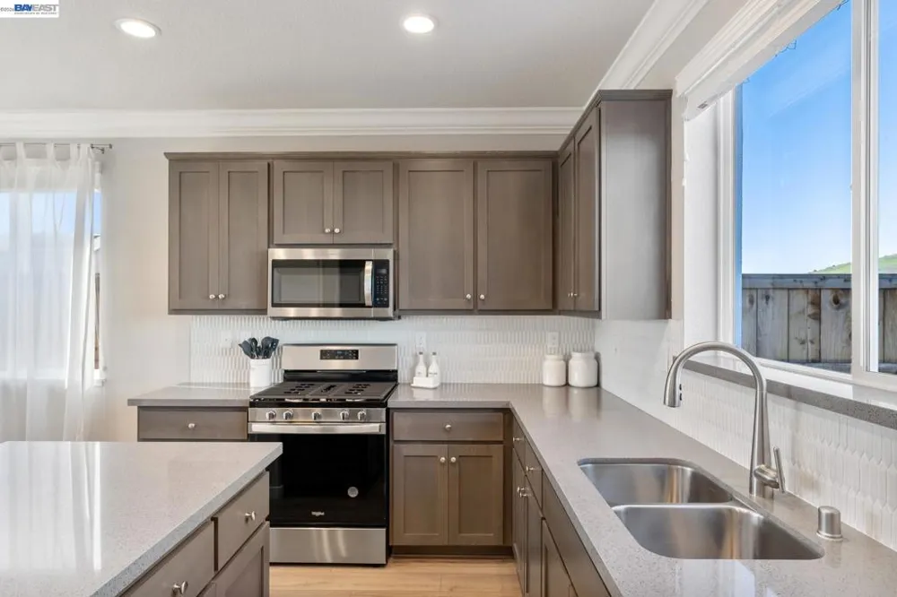 2413 Golden way Fairfield, CA 94533