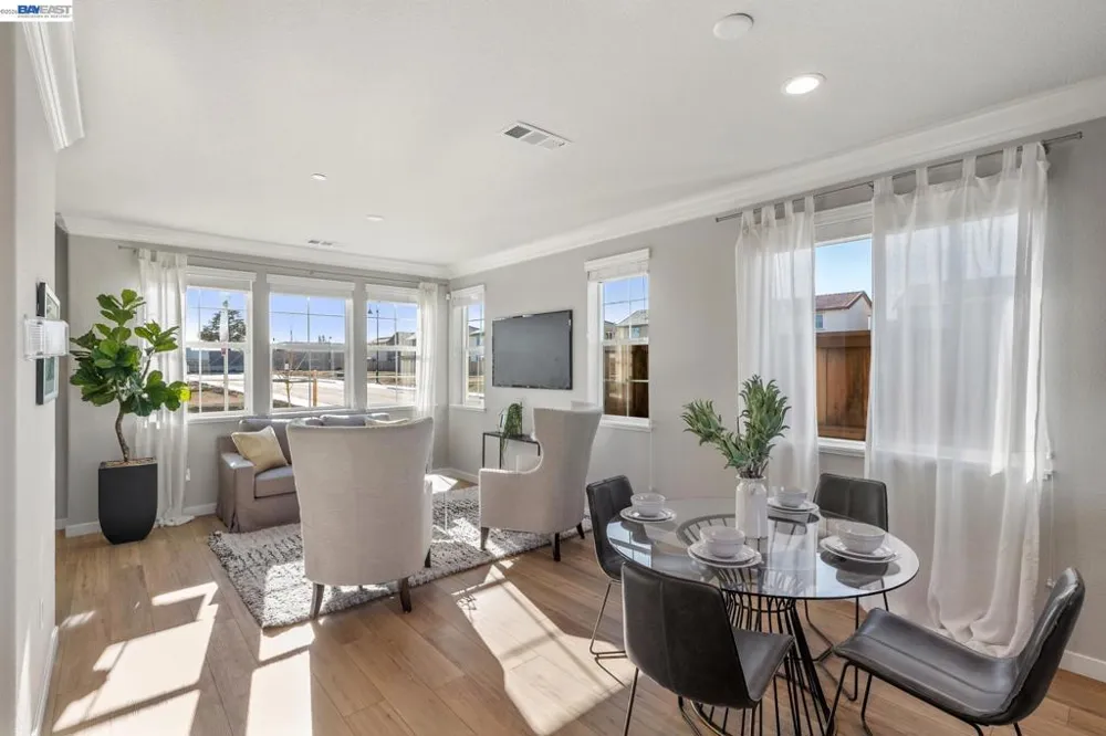 2413 Golden way Fairfield, CA 94533