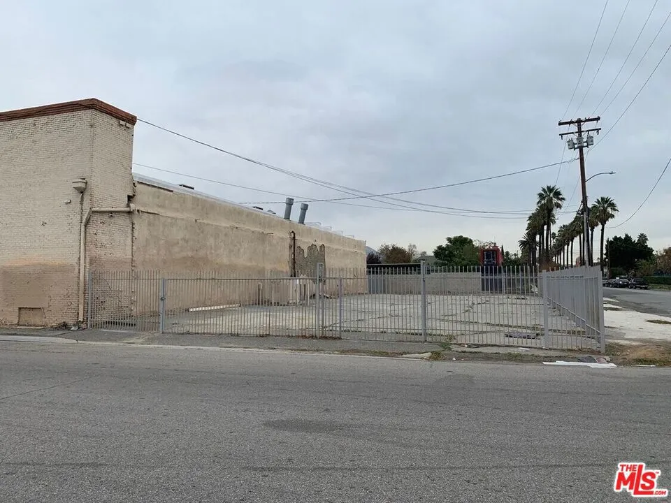 3800 Commerce Street Riverside, CA 92507