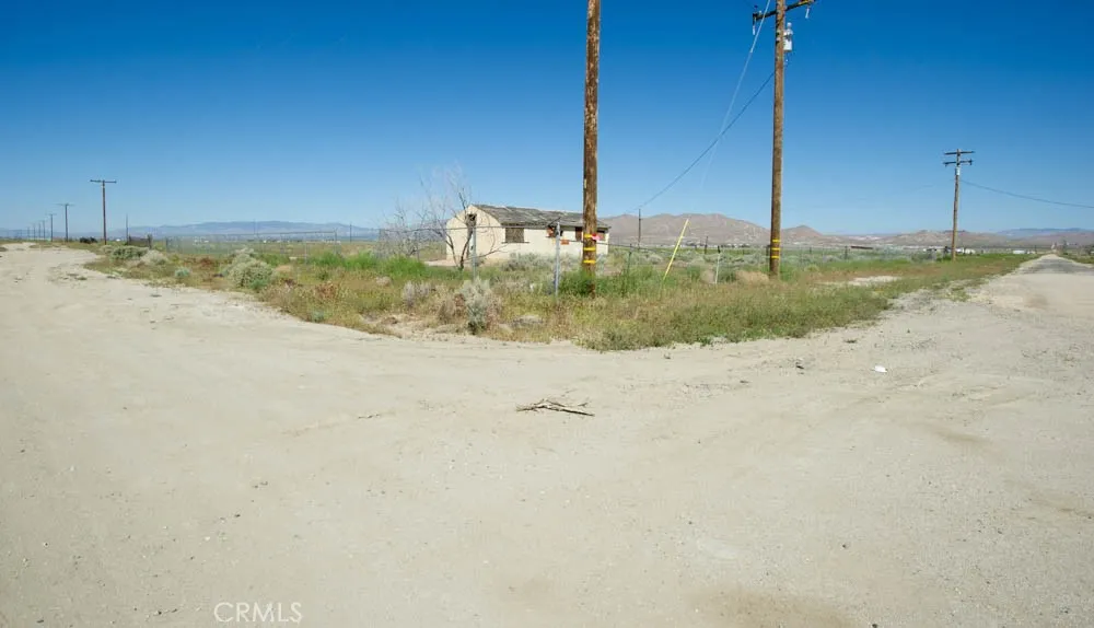 2011 67th W Rosamond, CA 93560