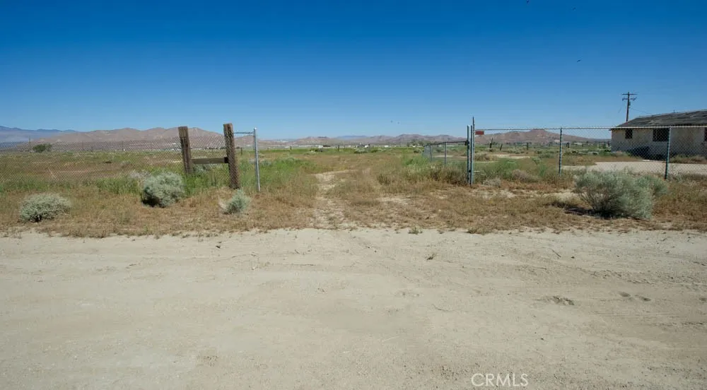 2011 67th W Rosamond, CA 93560