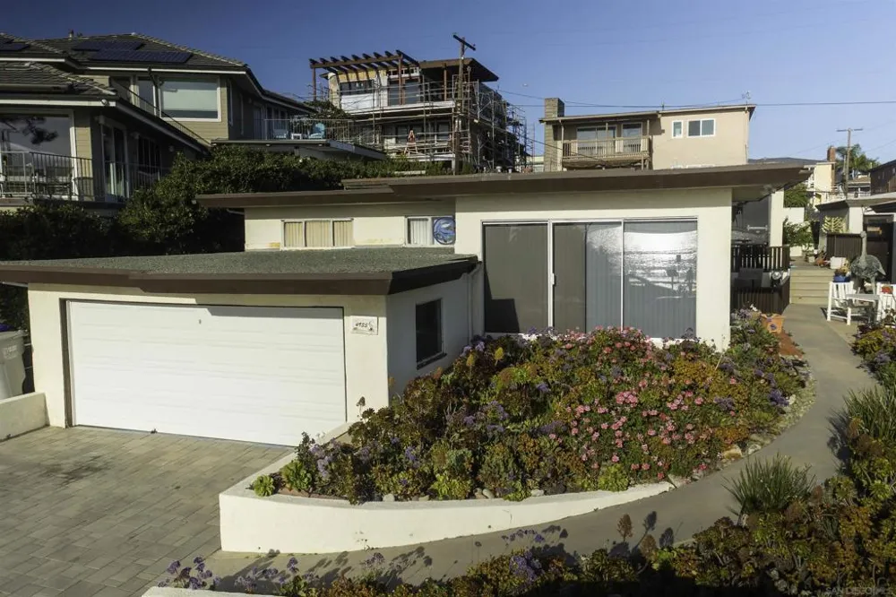 4933 Ocean Boulevard San Diego, CA 92109