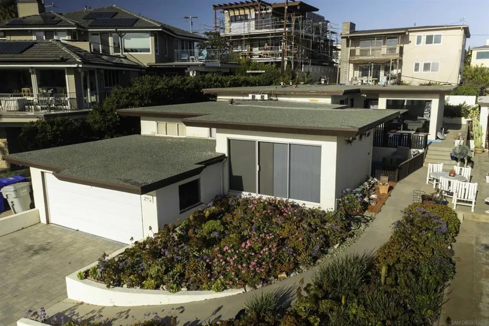 4933 Ocean Boulevard San Diego, CA 92109
