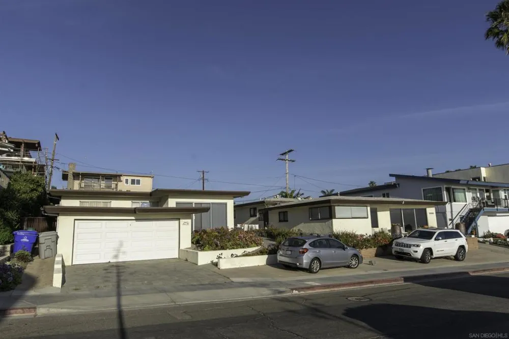 4933 Ocean Boulevard San Diego, CA 92109