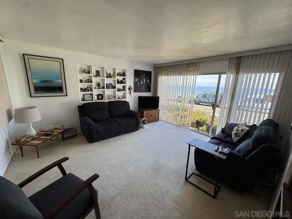 4933 Ocean Boulevard San Diego, CA 92109