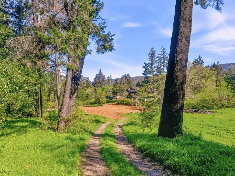 22065 Old Santa Cruz Highway Los Gatos, CA 95033