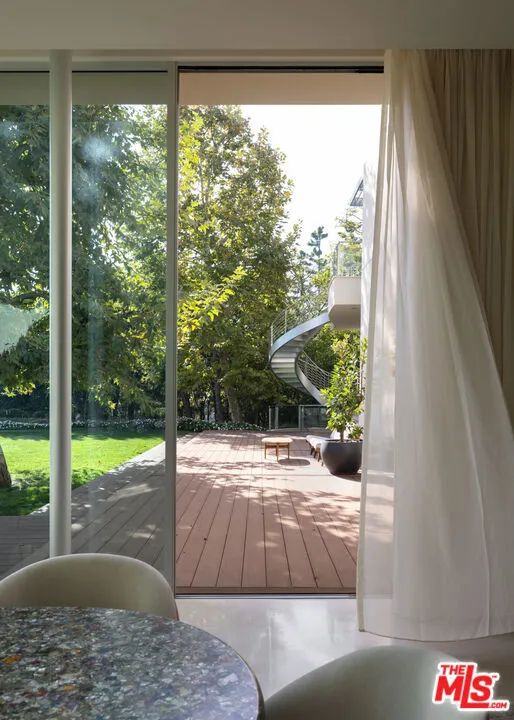 652 Chautauqua Boulevard Pacific Palisades, CA 90272