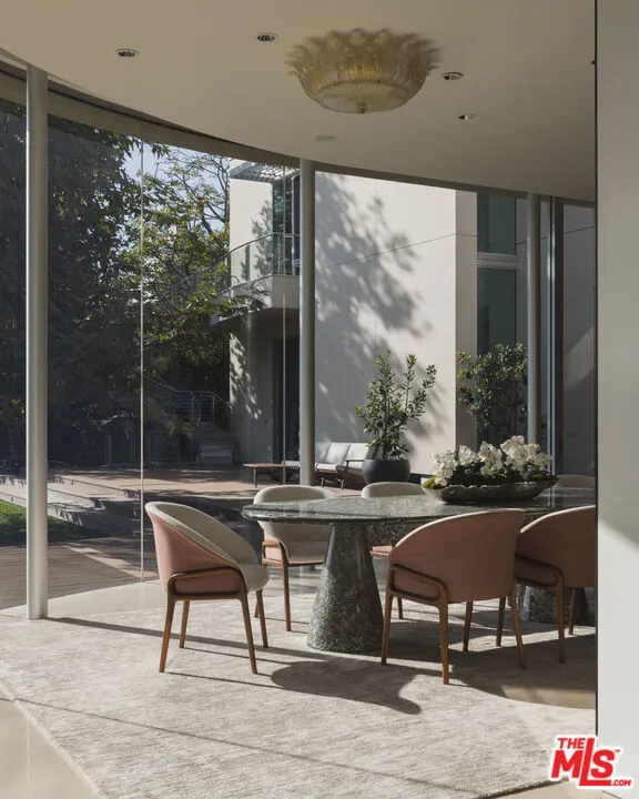 652 Chautauqua Boulevard Pacific Palisades, CA 90272
