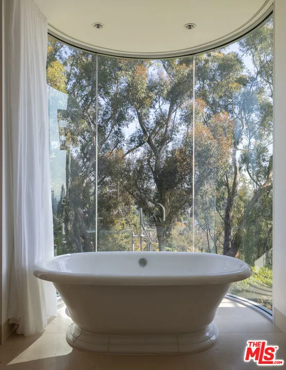 652 Chautauqua Boulevard Pacific Palisades, CA 90272