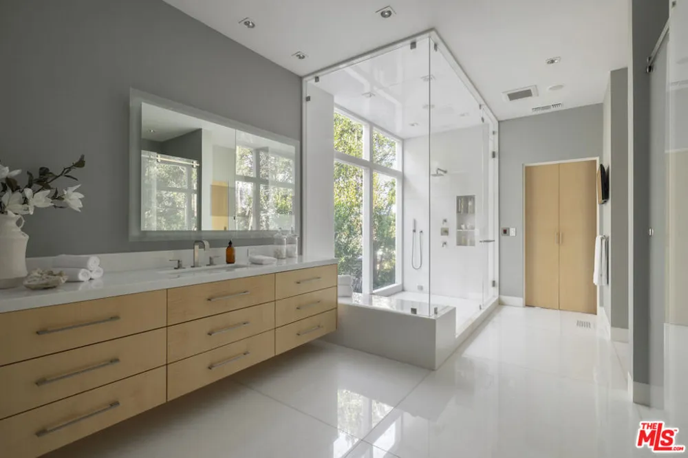 652 Chautauqua Boulevard Pacific Palisades, CA 90272