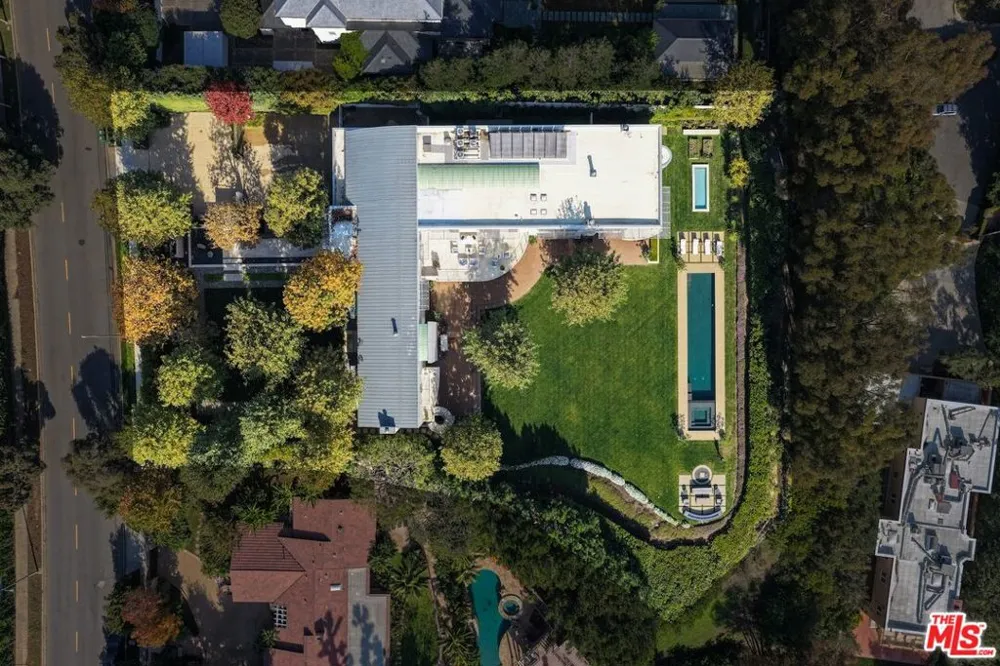 652 Chautauqua Boulevard Pacific Palisades, CA 90272