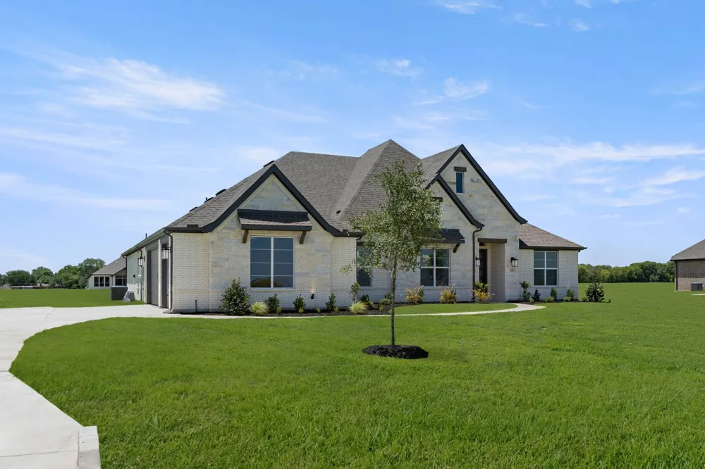 221 Cotopaxi Drive Red Oak, TX 75154